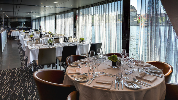 Emerald Waterways - Emerald Radiance - Reflections Restaurant _1_.jpg